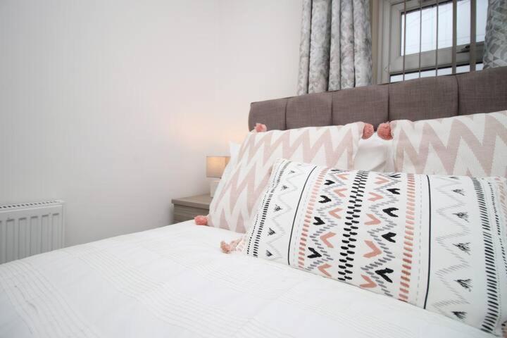 City Centre, Parking, Smart Tv'S In All Rooms Swansea Ngoại thất bức ảnh